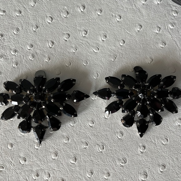 Aldo shoe clips, black stones, for flats, ballet flats, or pumps. - Picture 6 of 10